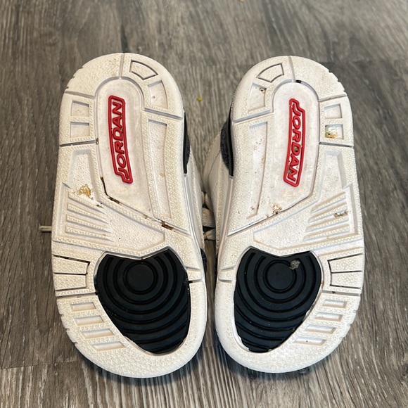 SOLD Fire Red Denim Jordan 3 5c - Picture 2 of 4